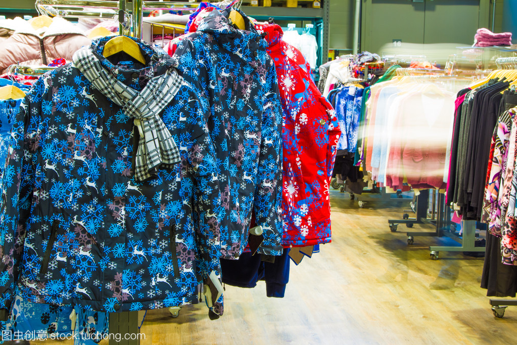 零售購物銷售 服裝服飾零售的策略與趨勢