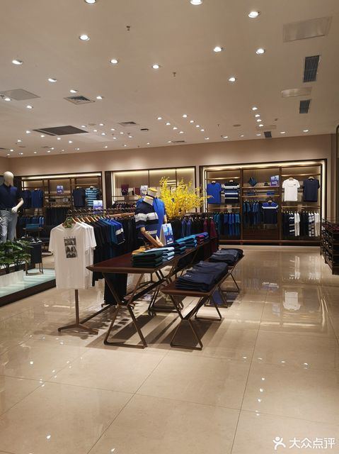 萬達廣場F3層鞋帽零售推薦 精選品牌與購物攻略