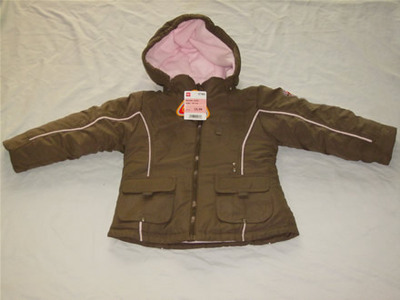 福州榮登貿易 專注品牌兒童風衣與鞋帽零售批發，打造童裝服飾一站式采購平臺